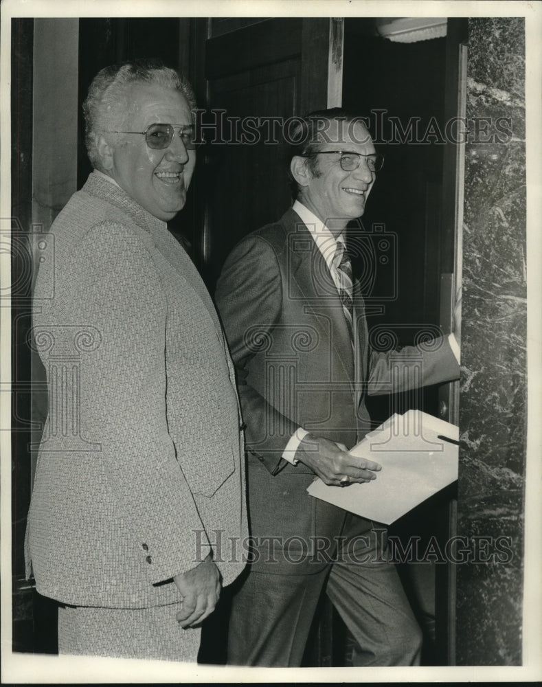Load image into Gallery viewer, 1972 Press Photo Pershing Gervais &amp; his attorney at the Criminal Courts building
