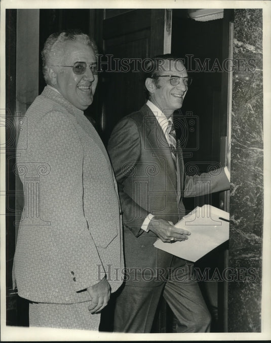 1972 Press Photo Pershing Gervais & his attorney at the Criminal Courts building