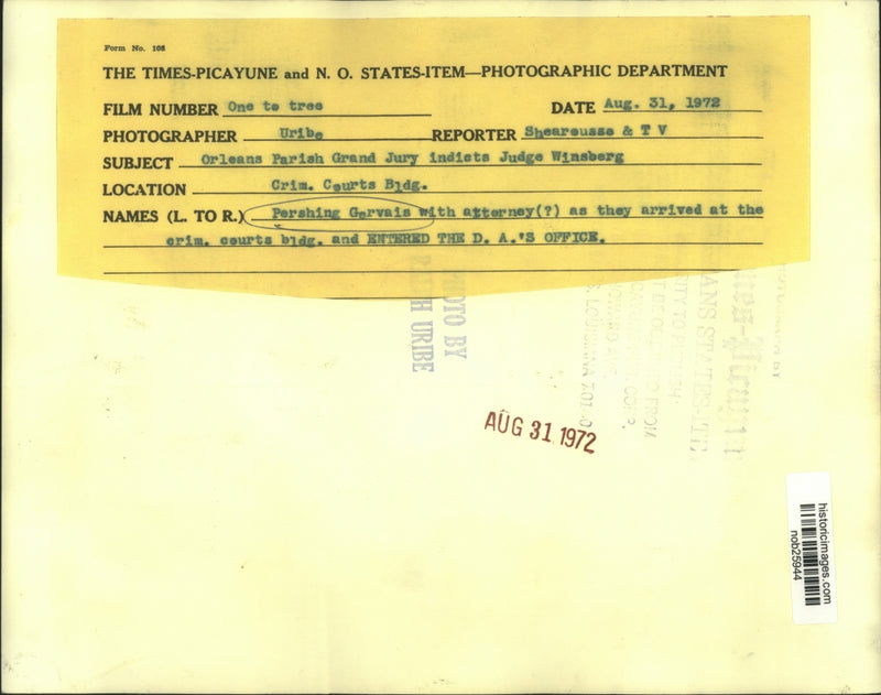Load image into Gallery viewer, 1972 Press Photo Pershing Gervais &amp; his attorney at the Criminal Courts building
