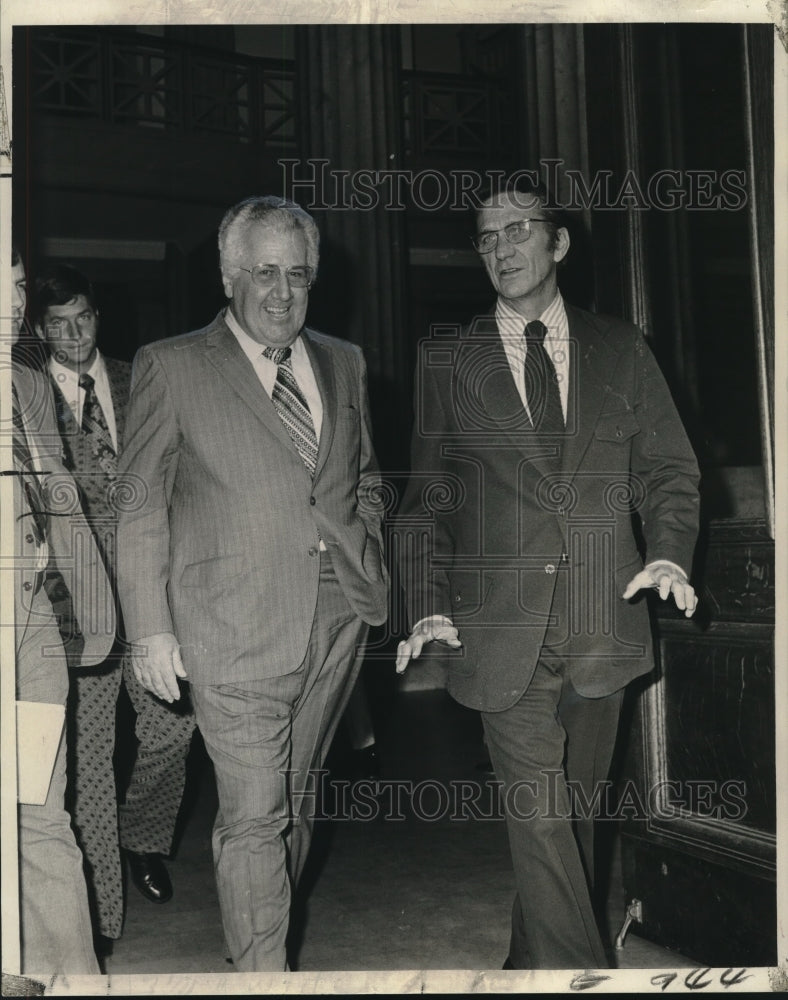Load image into Gallery viewer, 1972 Press Photo Pershing Gervais &amp; attorney Shenekas leave federal court
