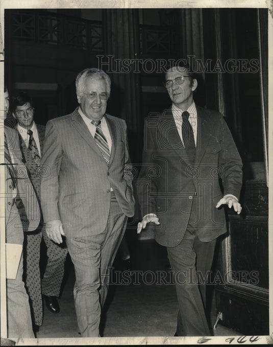 1972 Press Photo Pershing Gervais & attorney Shenekas leave federal court
