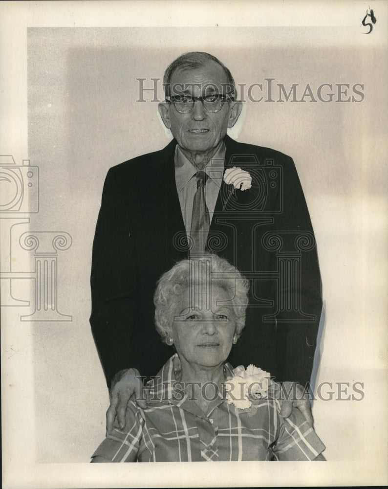 1971 Press Photo Mr. and Mrs. Howard Gillies celebrate 50th wedding anniversary