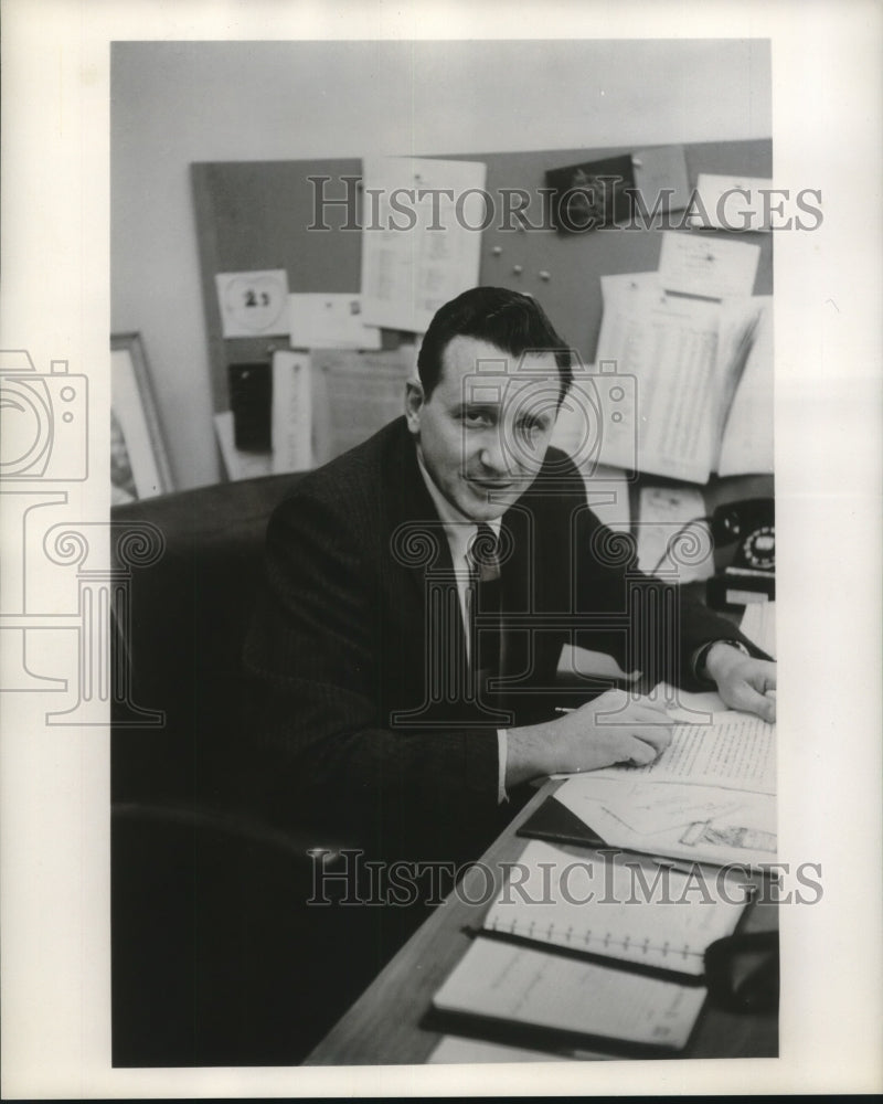 Load image into Gallery viewer, 1961 Press Photo Lewis Gillenson shown at his office - nob25981
