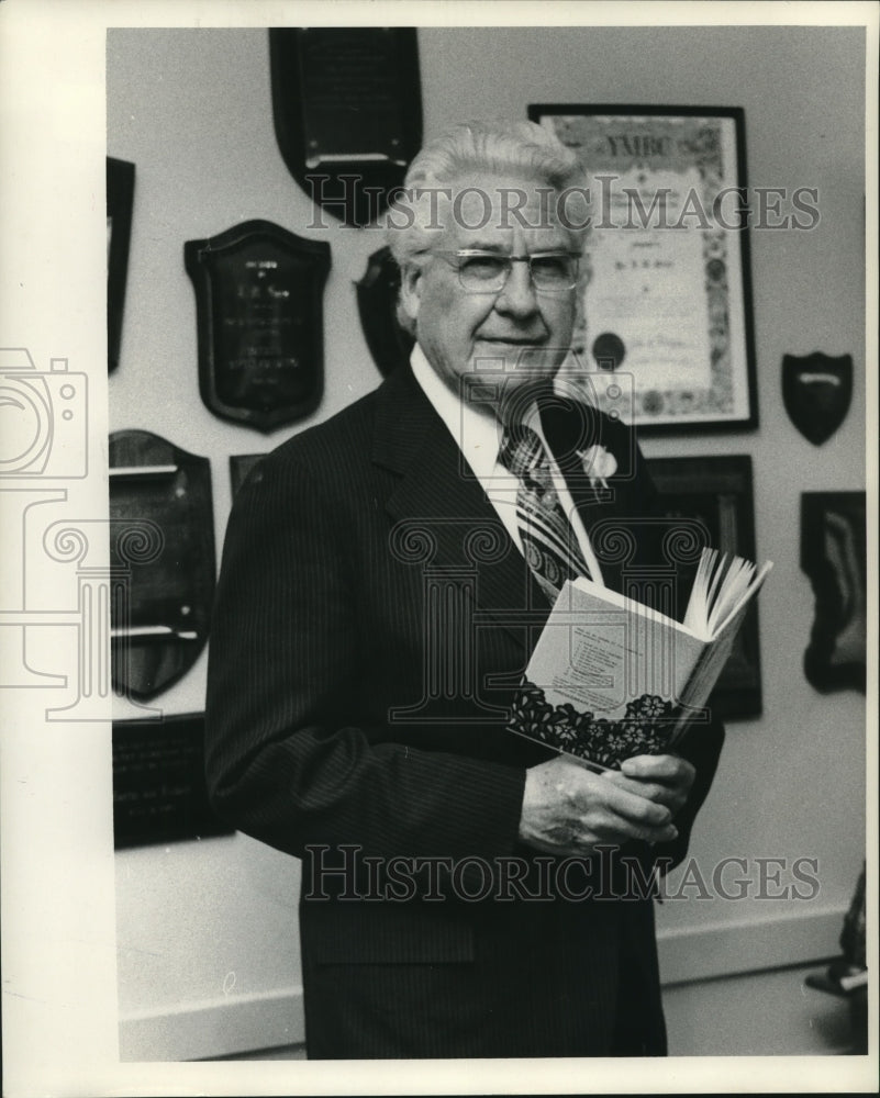 1972 Press Photo Doctor J.D. Grey, pastor of First Baptist Church- Historic Images