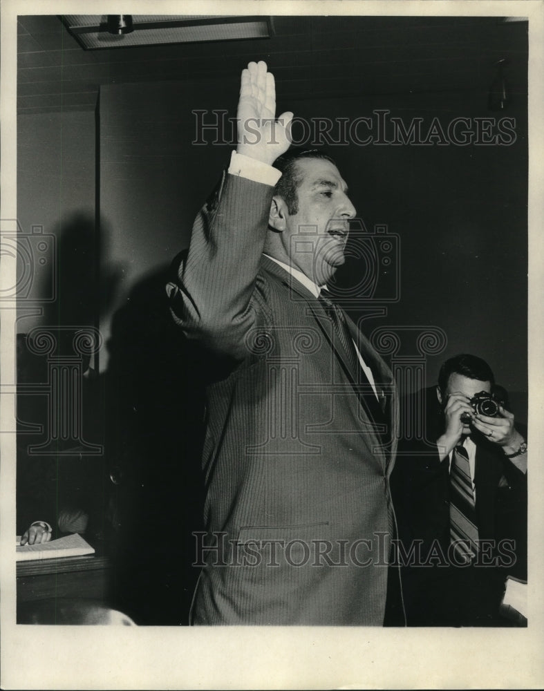 1970 Press Photo Police Chief Joseph I. Giarrusso taking oath- Historic Images