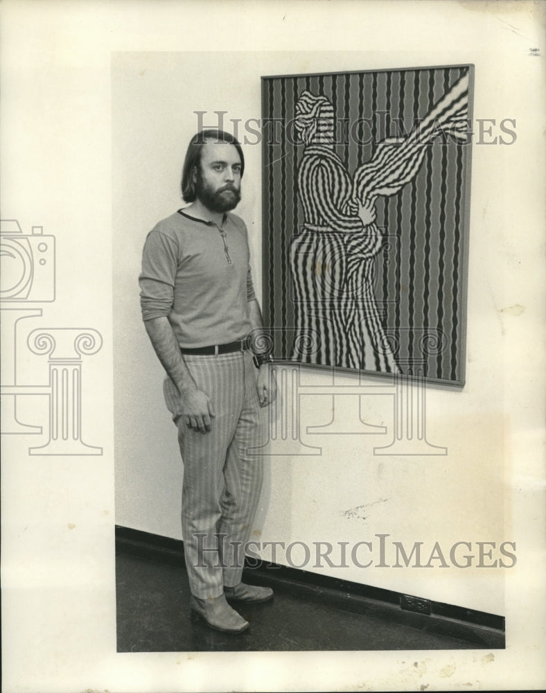 1972 Press Photo Assistant director George Gillis poses with a canvas from show.- Historic Images