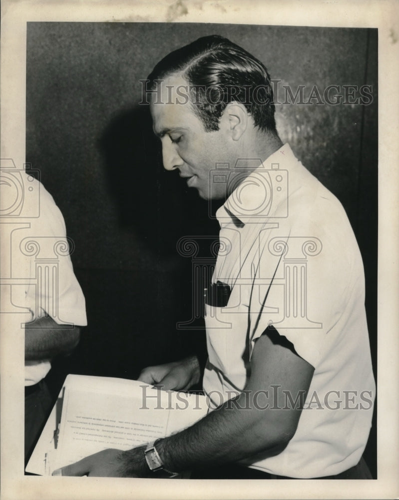 1969 Press Photo Mr. Haggard holds some documents - nob26248- Historic Images