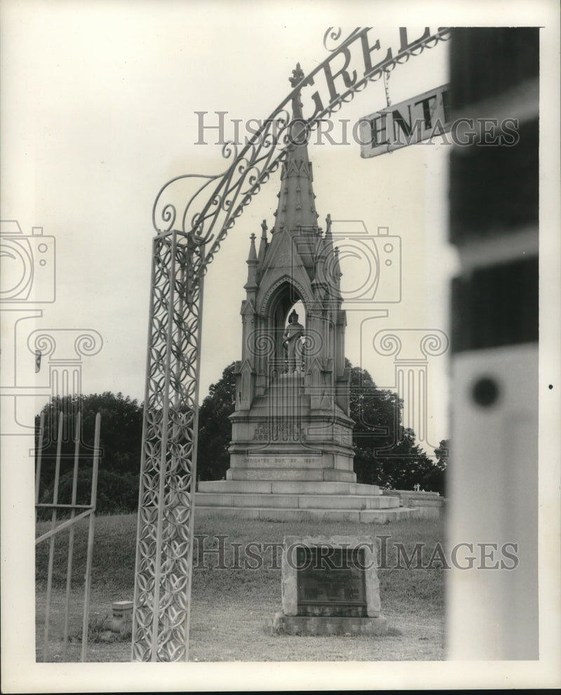 Load image into Gallery viewer, 1956 Press Photo Greenwood cemetery fireman monument - nob26307
