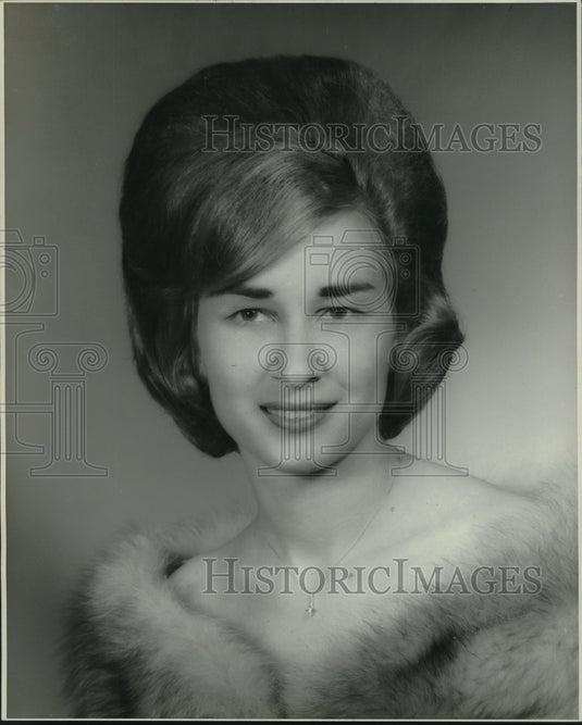1966 Press Photo Mrs. Max Gourgeot Jr. - nob26398