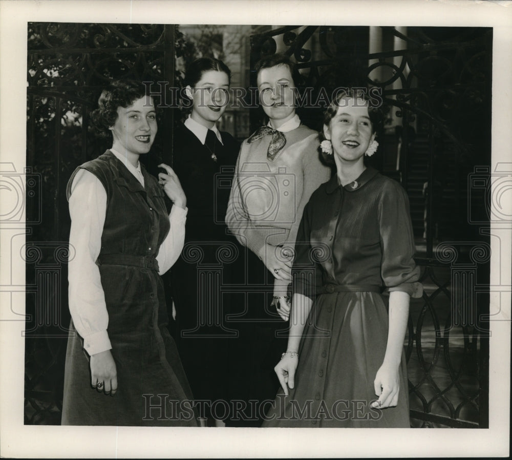 1952 Press Photo Participants to the upcoming Spring Fiesta - nob26497