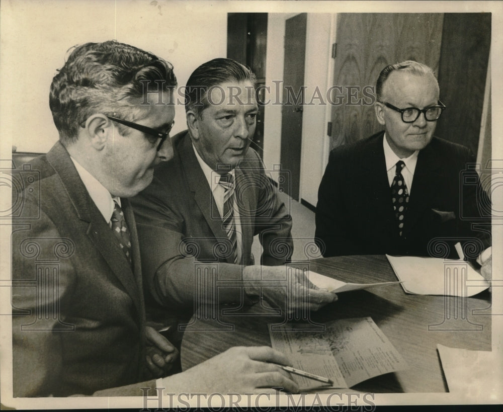 1971 Press Photo Meeting of organizers of Mississippi Valley World Trace at ITM