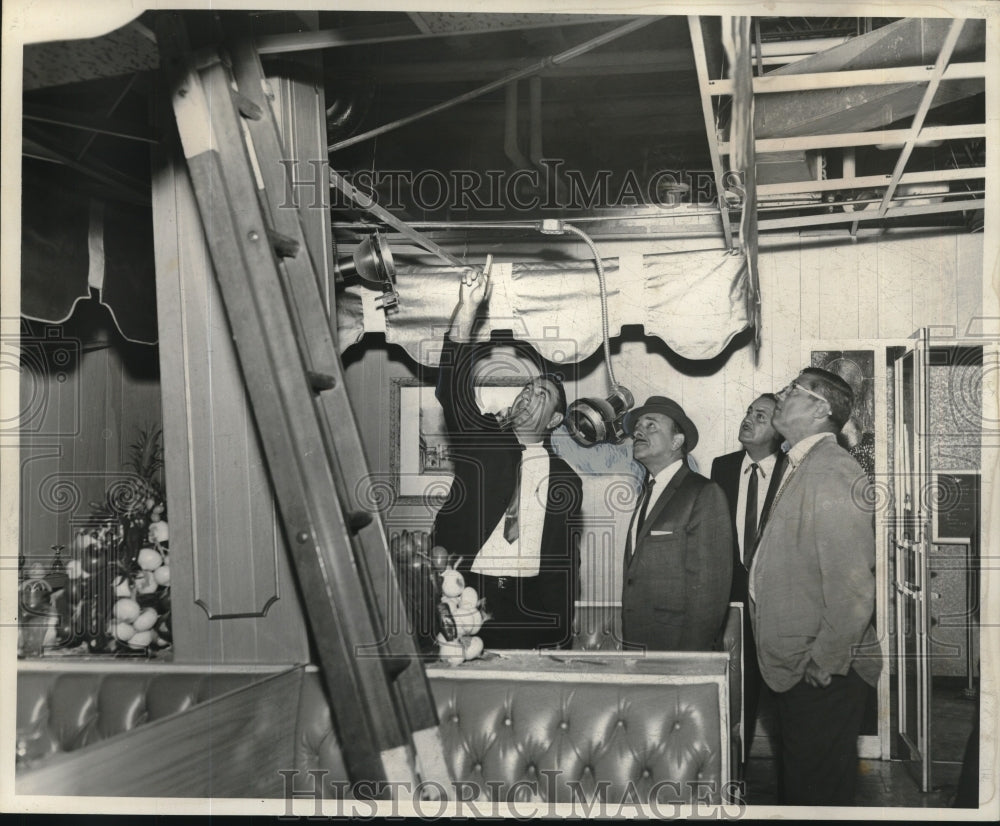 1966 Press Photo Inspectors look at the damaged I-beam at Governor House Motel