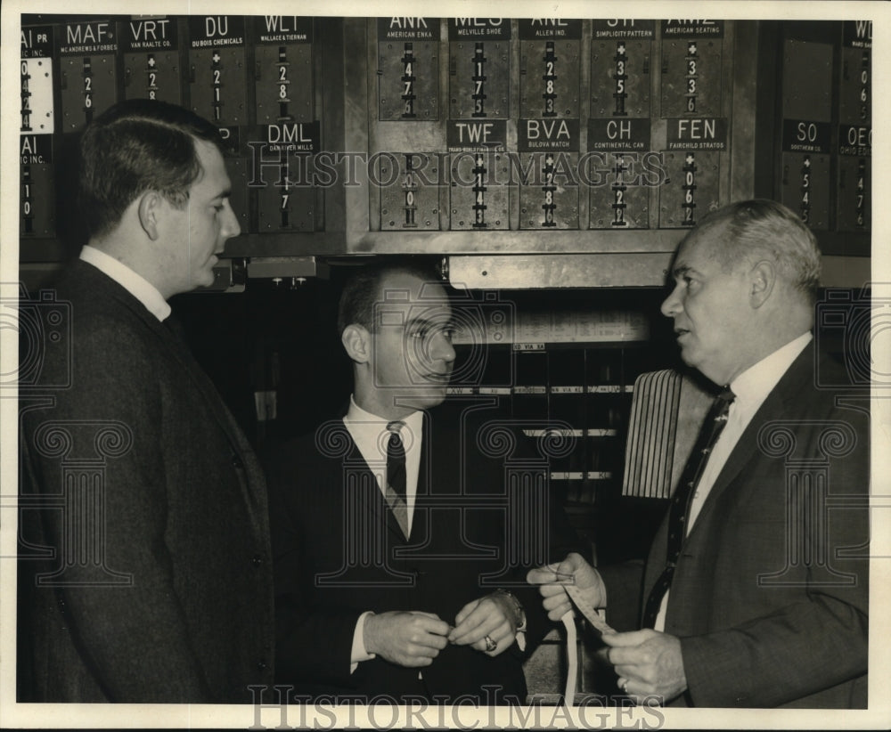 1964 Press Photo Representatives of Francis I DuPont & Co., New Orleans, LA