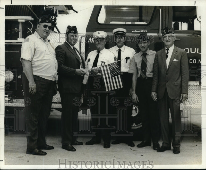 Load image into Gallery viewer, 1971 Press Photo Veterans of Foreign Wars helped Gould Fire Company celebrate.
