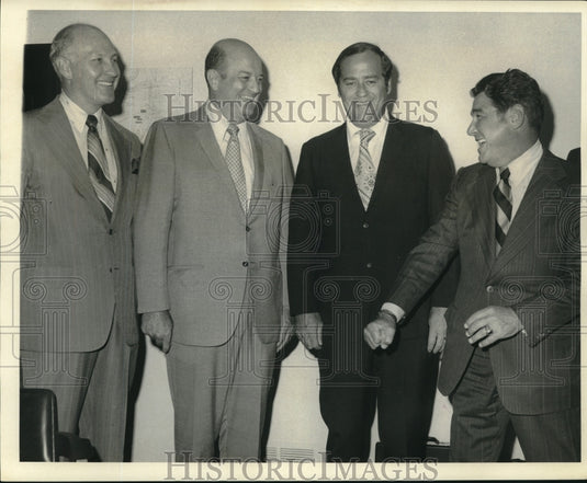 1972 Press Photo Chief Clarence Giarrusso and others at District Attorney Office- Historic Images