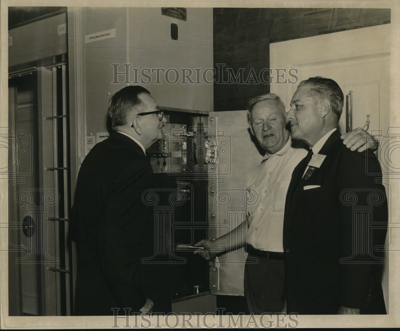 Load image into Gallery viewer, 1962 Press Photo Charles Hahy, Howard Gleason, Charles Griffon - nob26808
