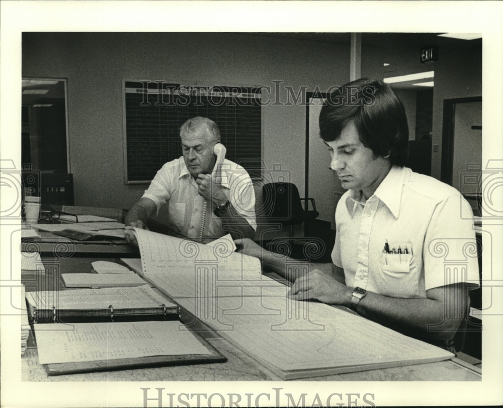 1979 Press Photo Clarence Vicroy &amp; Tony Haffer working on new project - Historic Images