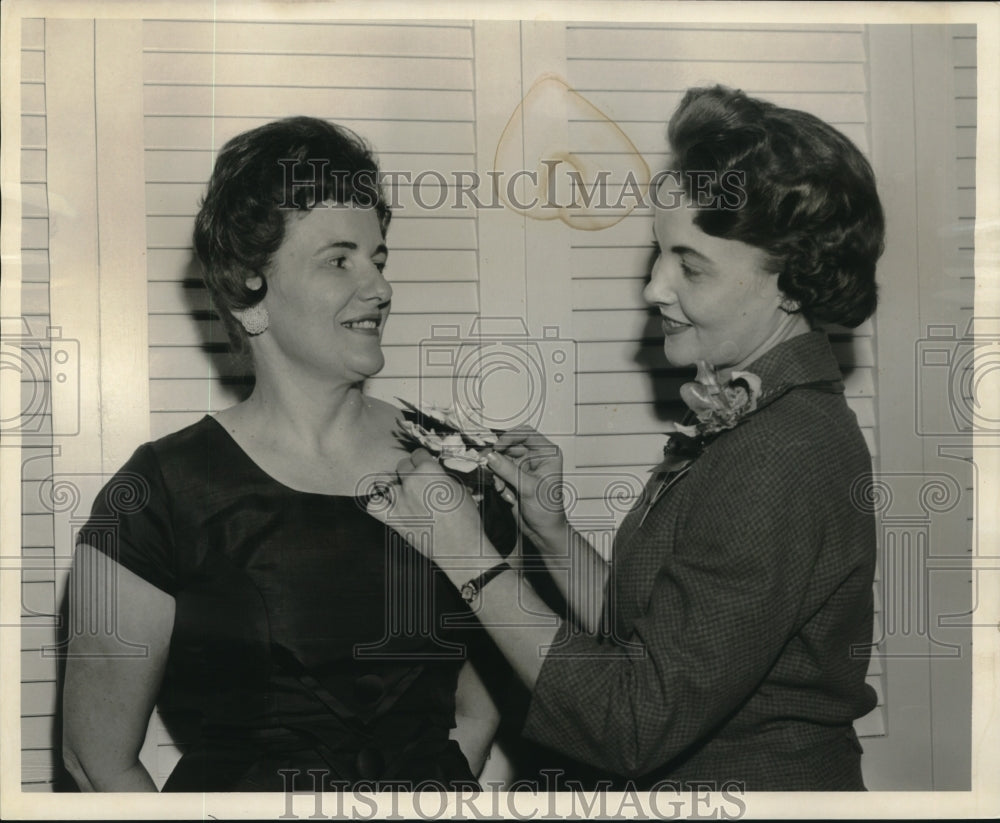 1961 Press Photo Desk &amp; Derrick Club newly elected officers at Shell Building- Historic Images