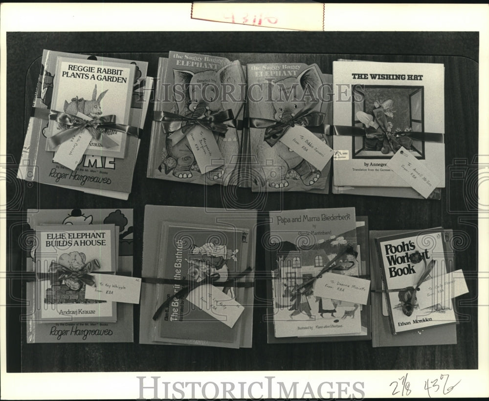 1989 Press Photo Greenlawn Terrace Elementary School buys books with donation- Historic Images