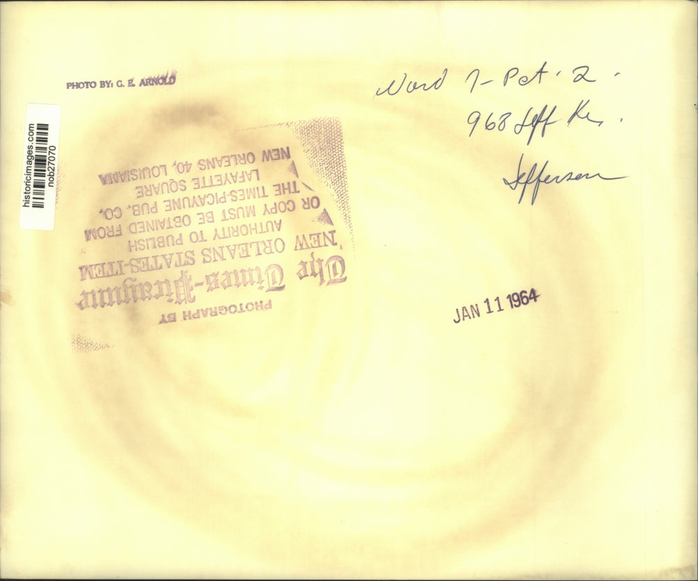 1964 Press Photo Citizens prepare to cast their votes during an election