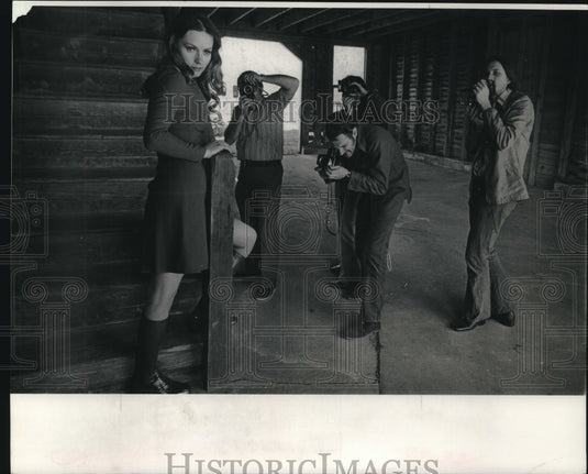 1972 Press Photo Woman at photo shoot - nob27107