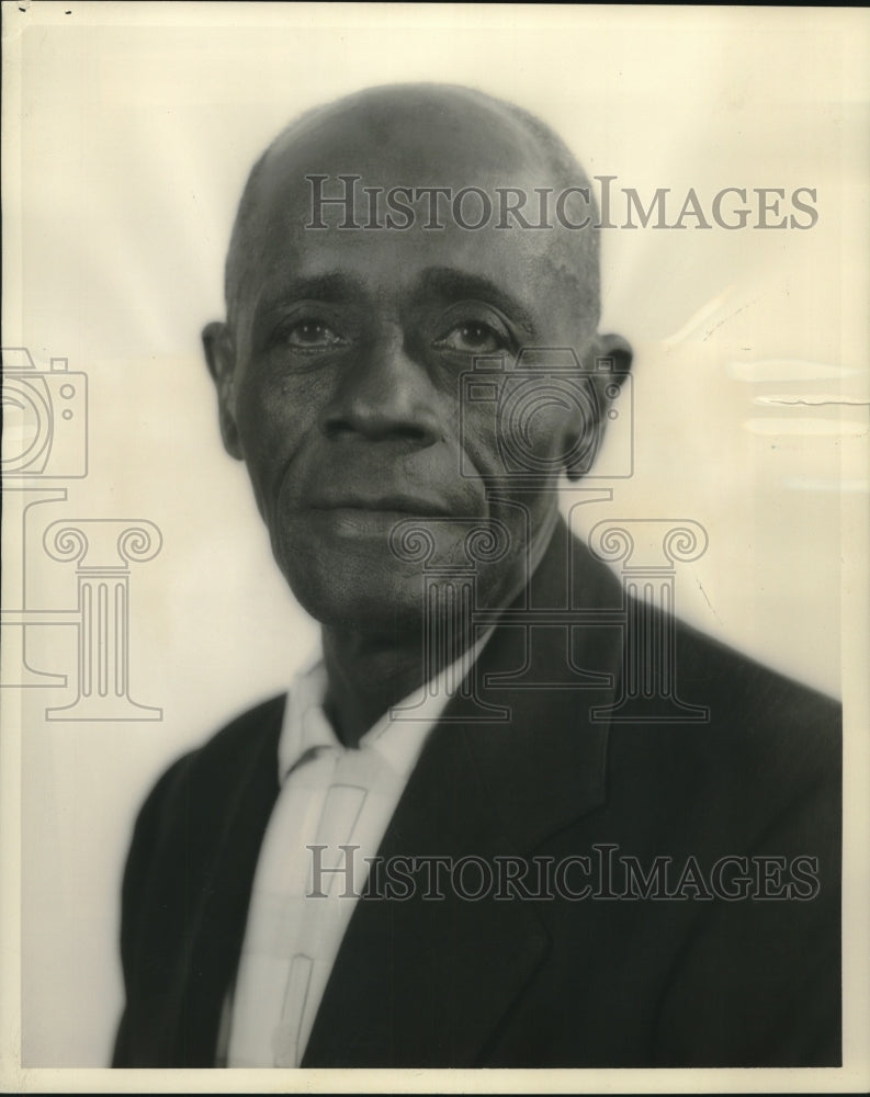 1960 Press Photo Daniel Hall, retiring-U.S. Army Transportation Terminal Command