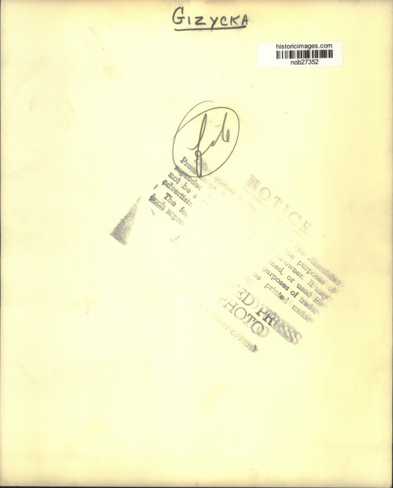 1949 Press Photo Felicia Gizyoka at Federal District Court- Estate Settlement