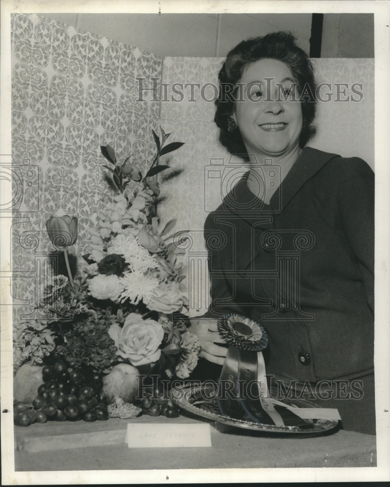 1960 Press Photo Mrs Arthur C. Hays, Lake Terrace Garden Club, awarded tri-color