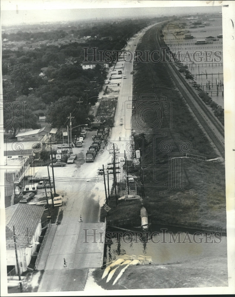 Load image into Gallery viewer, 1974 Press Photo The Widening of Hayne Boulevard in east Gentilly - nob27382
