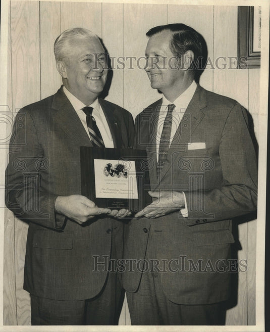 1970 Press Photo William J. Childress & Andries M. Grobler receiving an award- Historic Images
