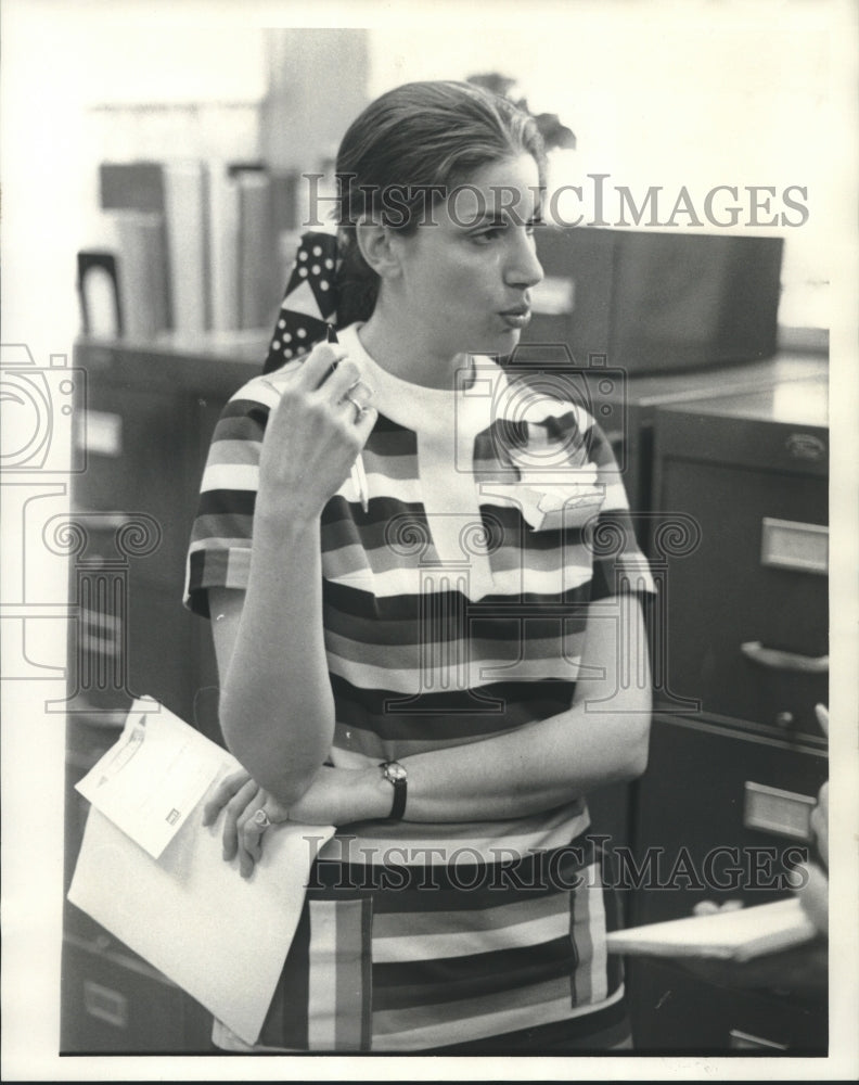 Load image into Gallery viewer, 1972 Press Photo Mrs. Joan Hayden, Women's Organization Leader - nob27463
