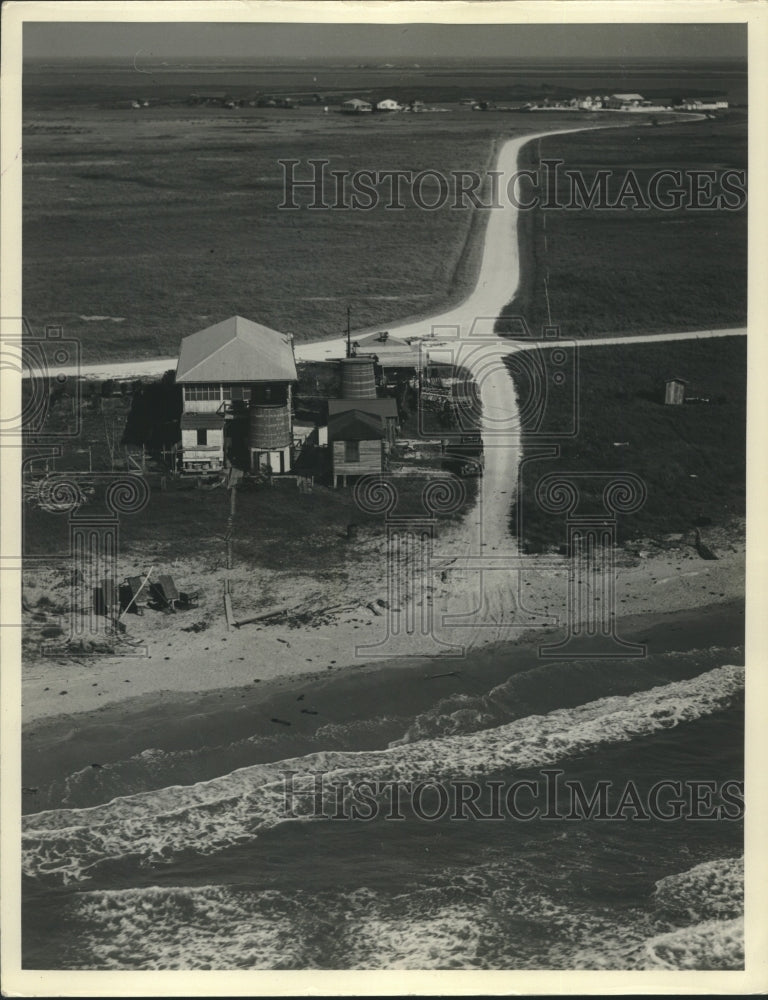  Press Photo A beach house shown after a hurricane at Grand Isle, Louisiana- Historic Images