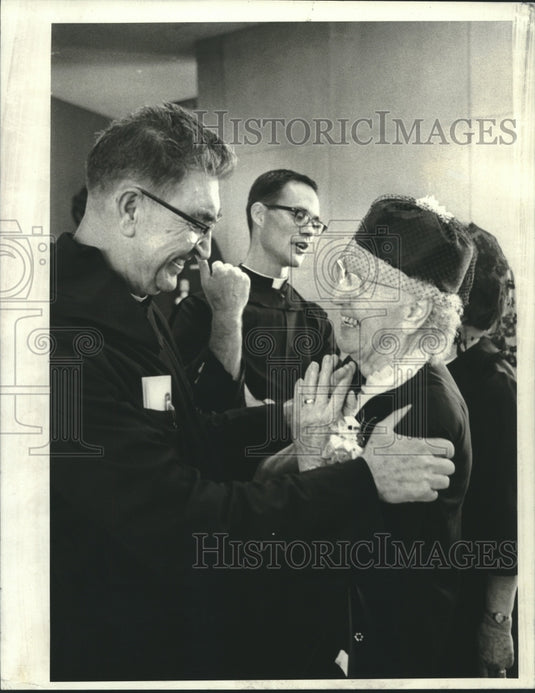 1968 Press Photo Mrs March Habiger congratulate son & grandsons after ordination