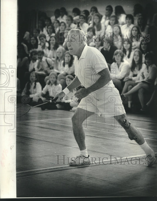 1974 Press Photo Badminton expert Don Kerr of the wooden leg he got in childhood- Historic Images