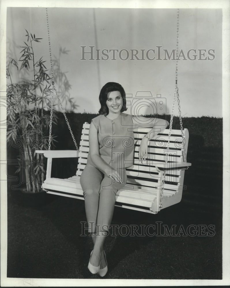 Load image into Gallery viewer, 1964 Press Photo Young Woman Seated on Do-It-Yourself Swing - nob27892
