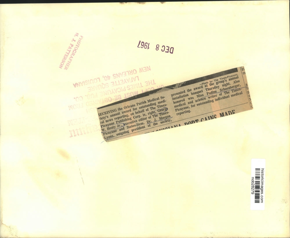 1967 Press Photo Times Picayune Team Accepts Award for Reporting, New Orleans