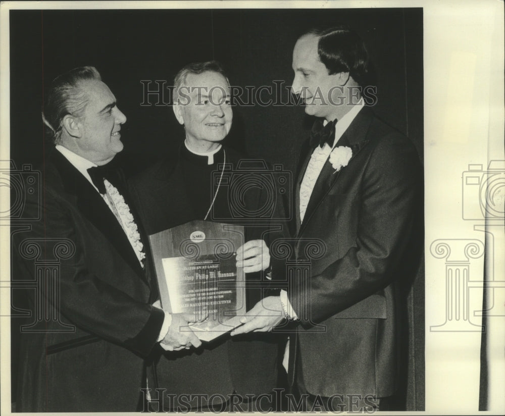1978 Press Photo Plaque presented to Archbishop Philip Hannan at a ceremony.