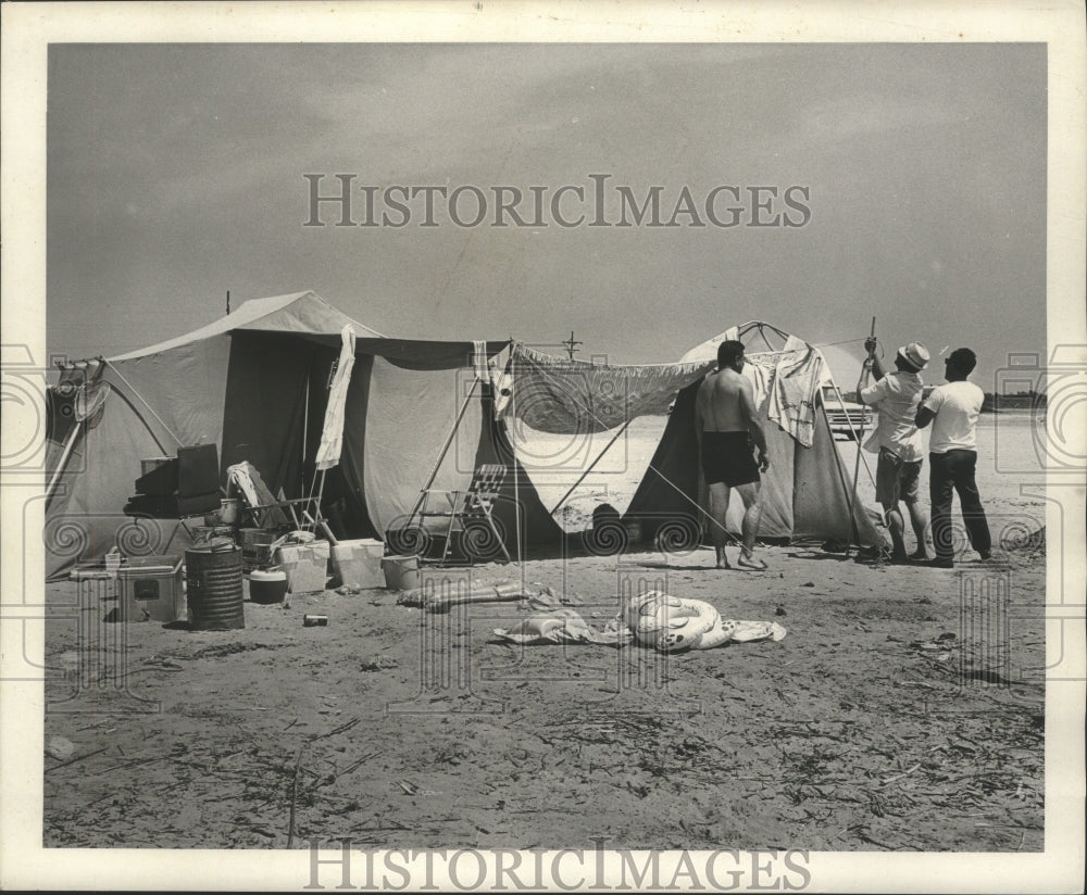 1969 Press Photo Camping at Grand Isle- Historic Images