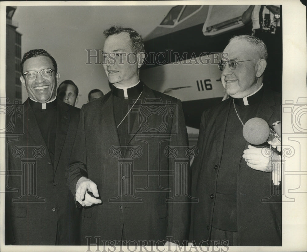 1965 Press Photo Archbishop Hannan arrives at New Orleans International Airport