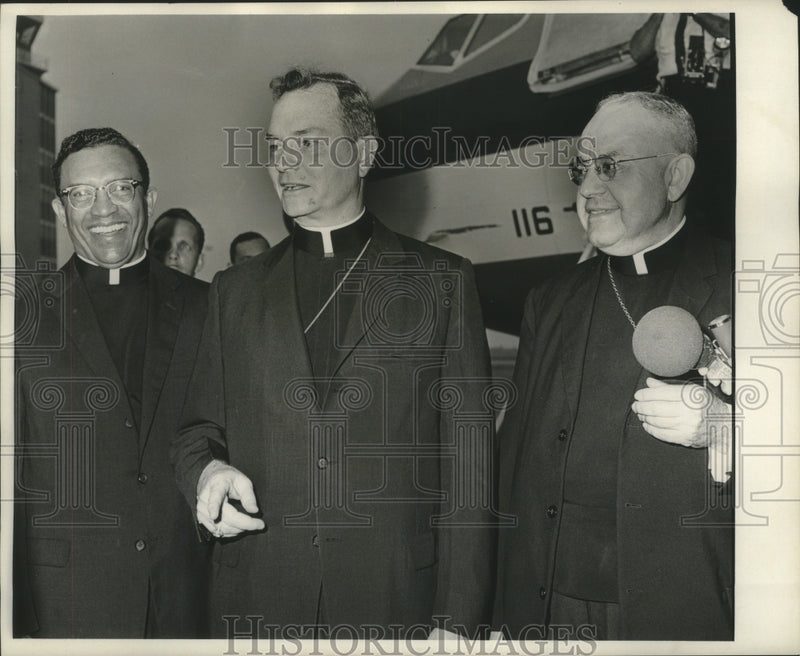 Load image into Gallery viewer, 1965 Press Photo Archbishop Hannan arrives at New Orleans International Airport
