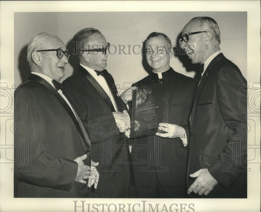 1971 Press Photo National Conference Christians & Jews Honor Archbishop Hannan- Historic Images