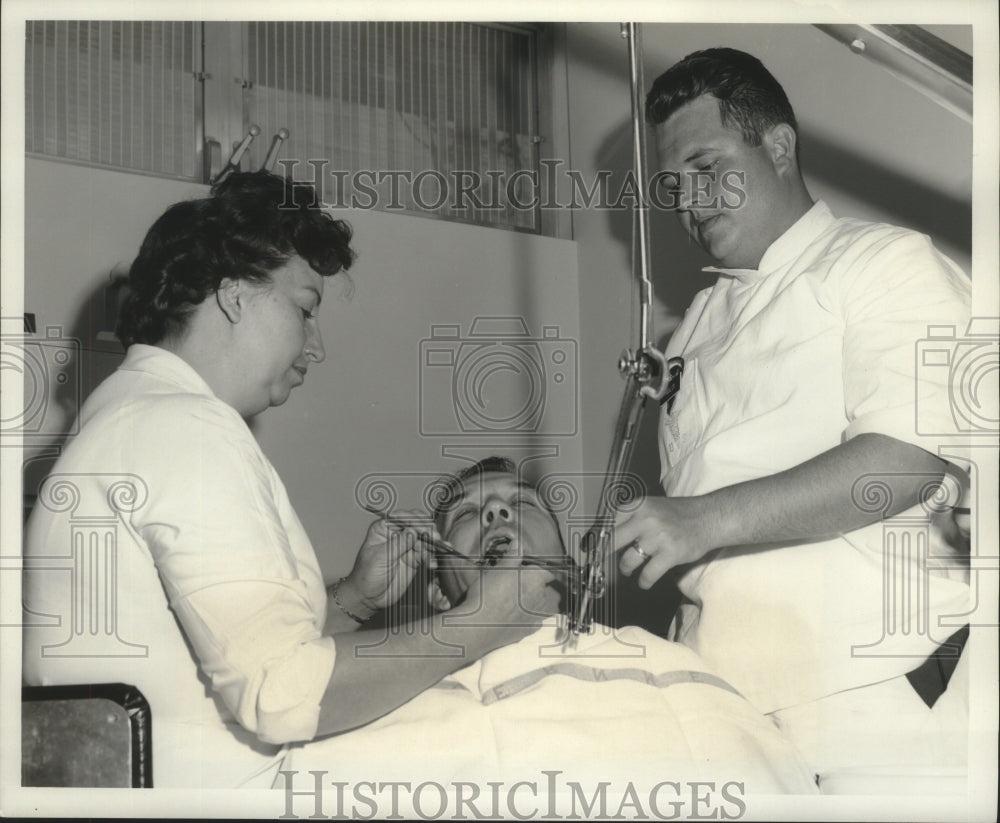 1968 Press Photo Specialist Five James Hanlon assists hygienist Mrs. Mary Lee- Historic Images