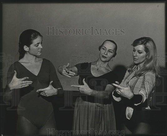 1981 Press Photo Dancers Tara Core, Rosemary Hanian & Vicki Fisk of Kismet- Historic Images