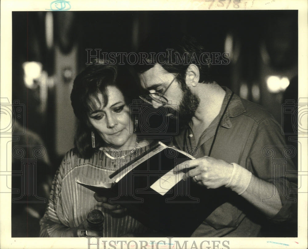 1986 Press Photo Director Steve Hank with Actress Nelly Gauthe in UNO Film- Historic Images