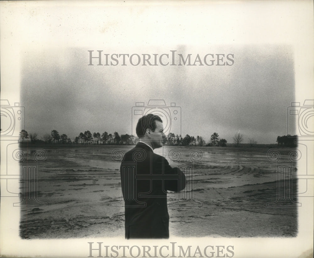 1963 Press Photo Perry Wings, director of Harrison County Development Commission