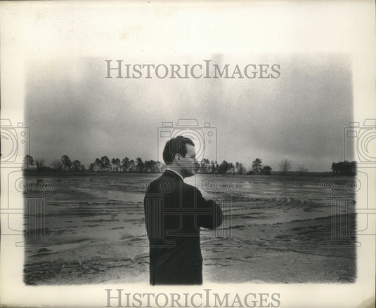 1963 Press Photo Perry Wings, director of Harrison County Development Commission