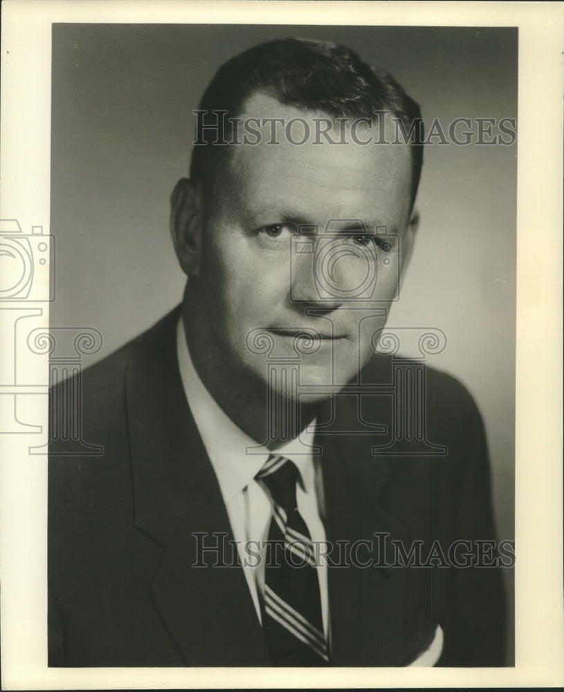 1962 Press Photo Claude E. Harper, Vice President, Permanente Cement Company- Historic Images