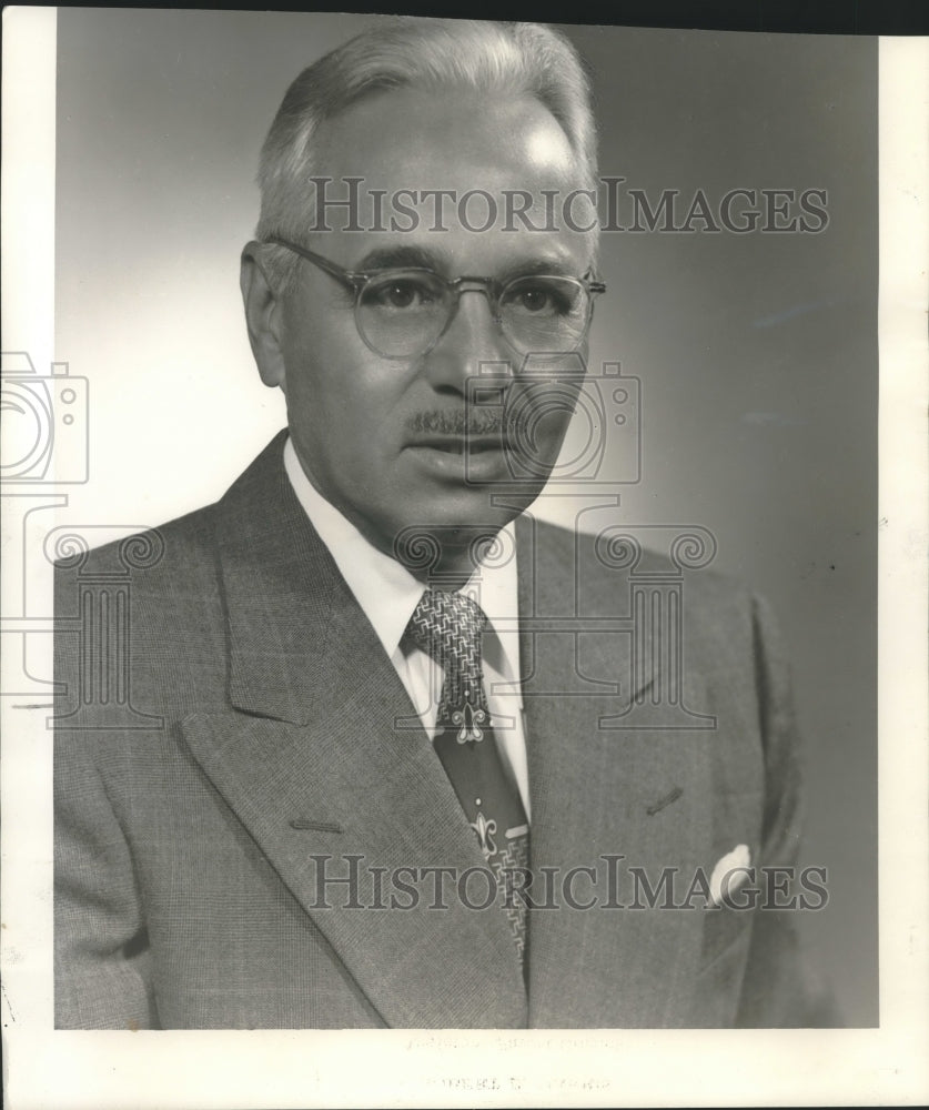 1953 Press Photo Robert E. Harris, assistant patent counsel for Chrysler Corp.