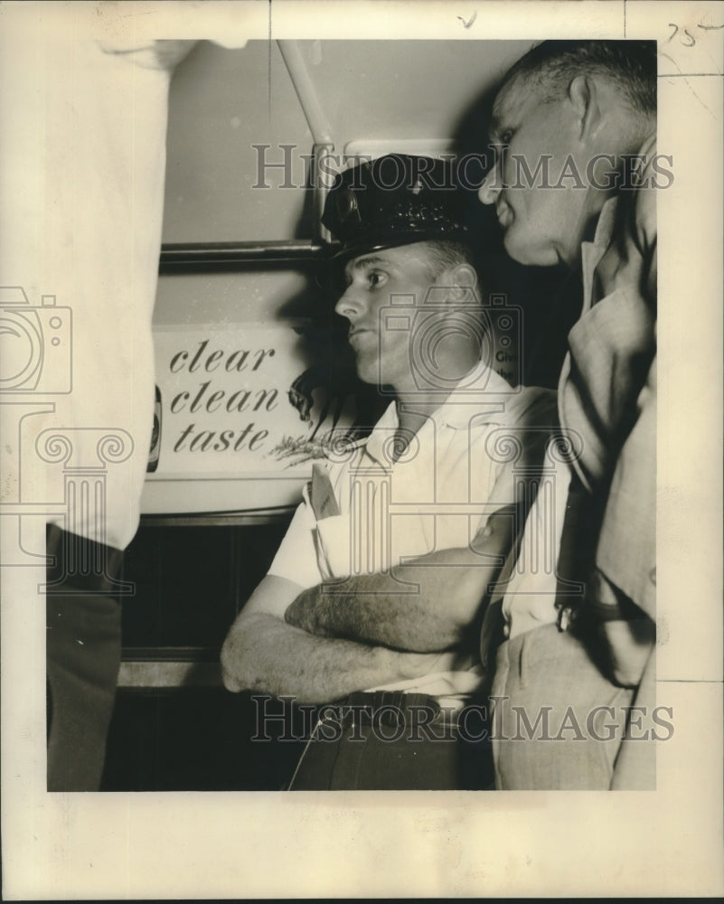 1950 Press Photo Barney Grelle driver of the bus, looks on as police investigate