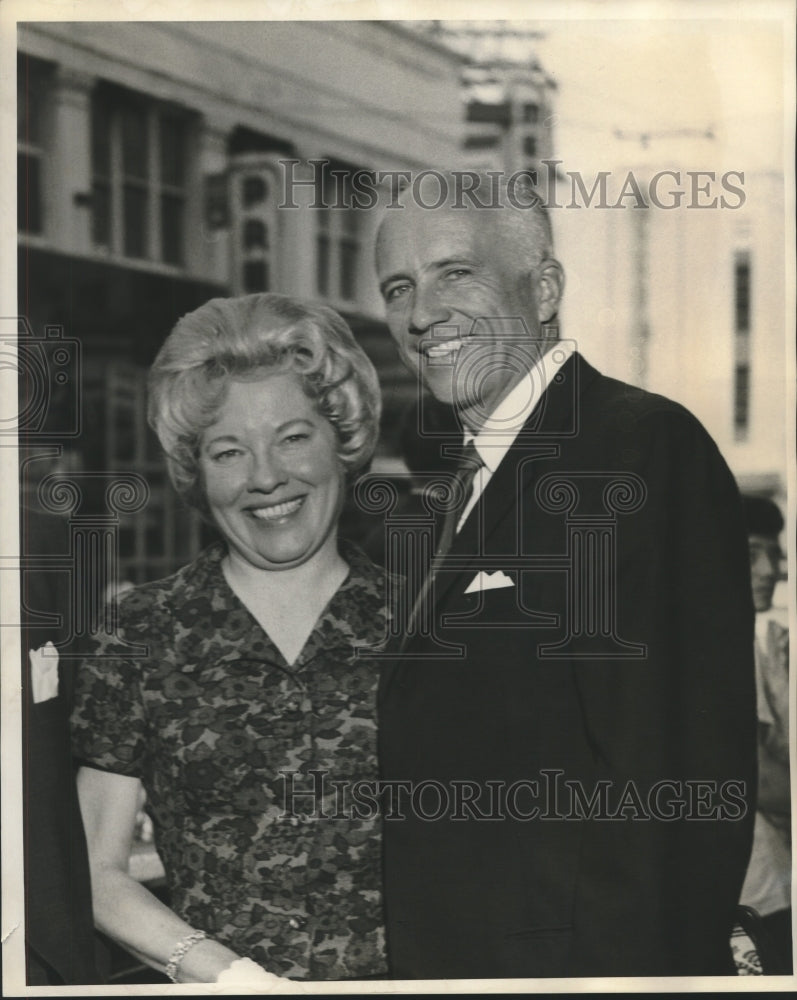 Load image into Gallery viewer, 1964 Press Photo Gibson Co. president C.J. Gibson Jr. &amp; wife at Roosevelt Hotel
